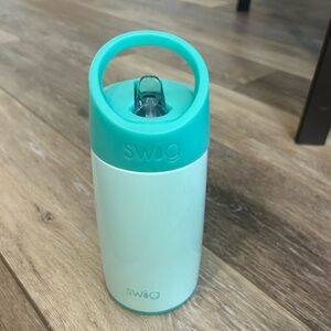 Swig blue water bottle